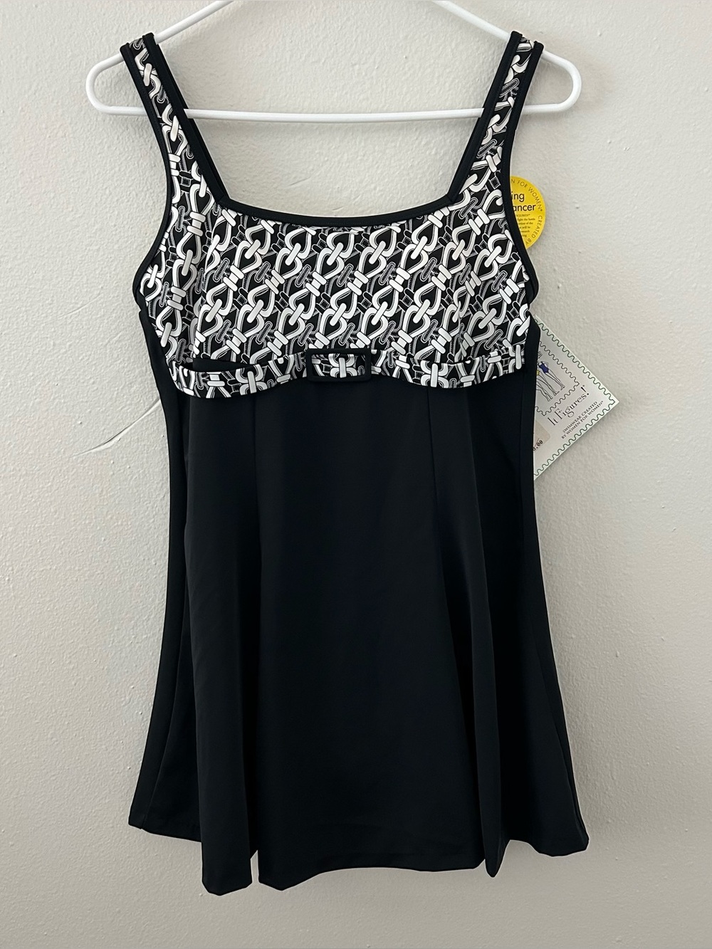 It Figures Slender Thighs Black White One Piece Swimsuit Women’s 10 Slimming NWT